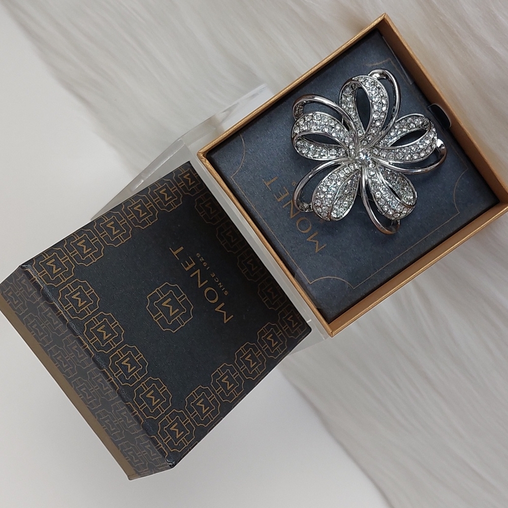 Monet Fancy Bow Pin